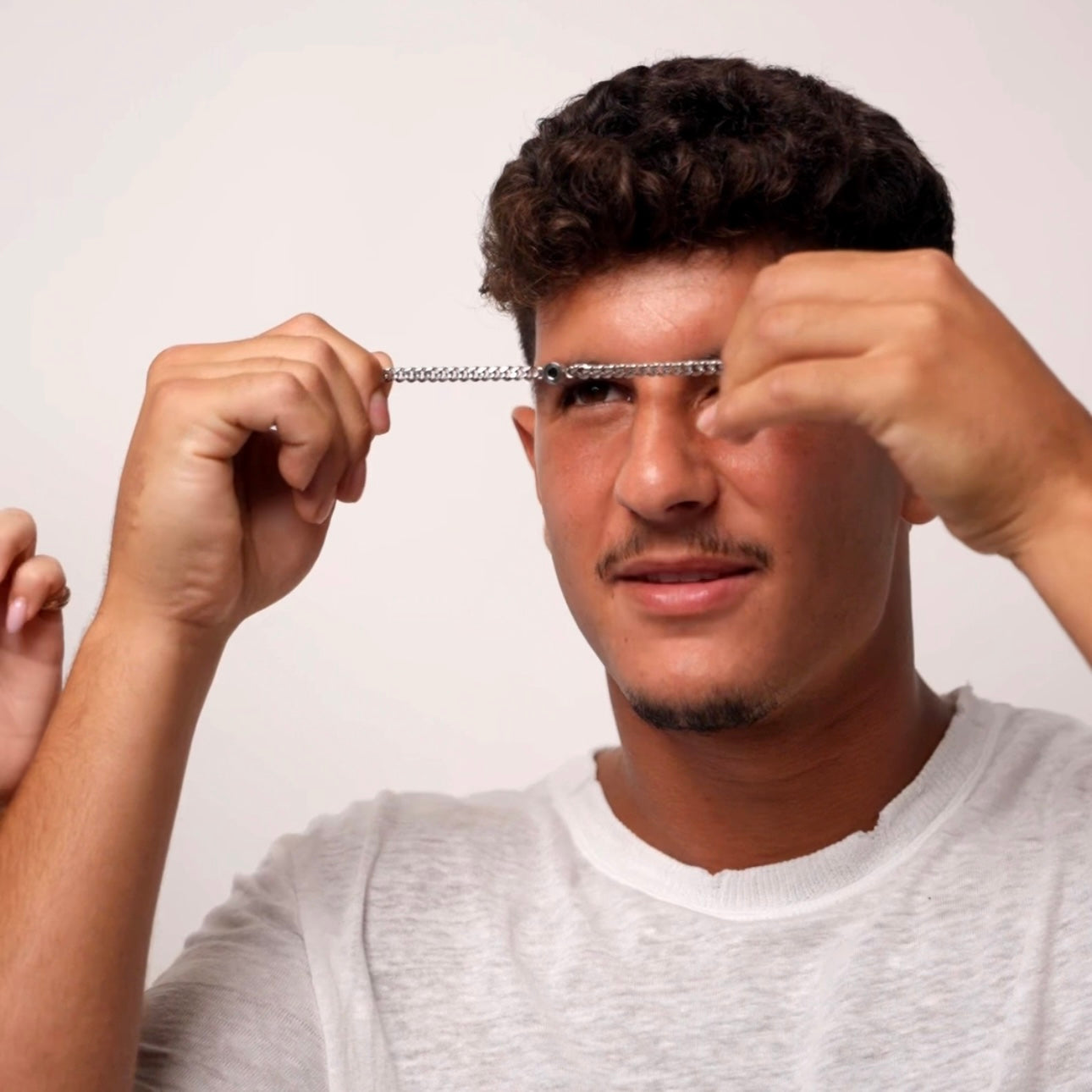 צמיד לגבר עם תמונה מוצפנת